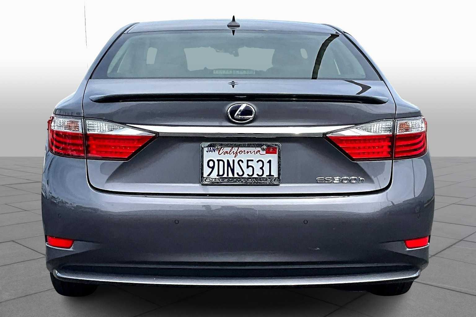 2013 Lexus ES 300h photo 3