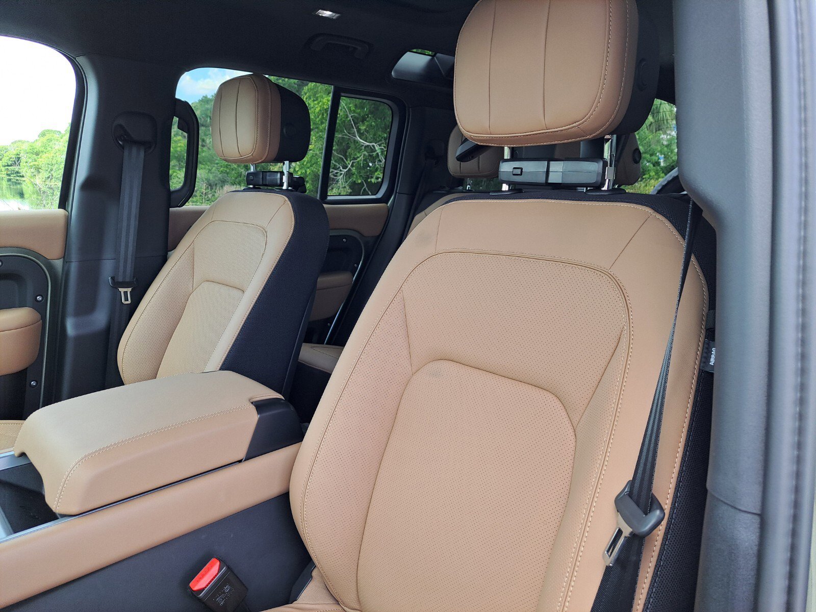 2025 Land Rover Defender X photo 8