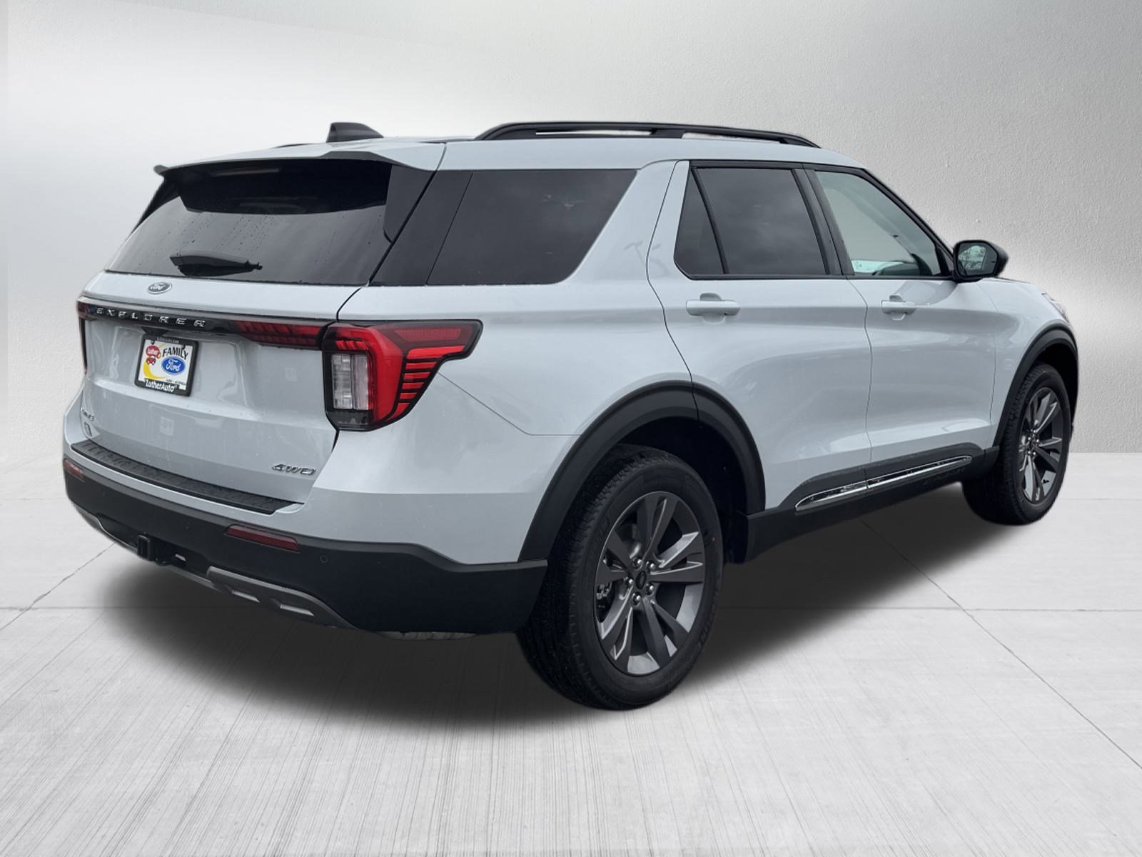 2025 Ford Explorer photo 4
