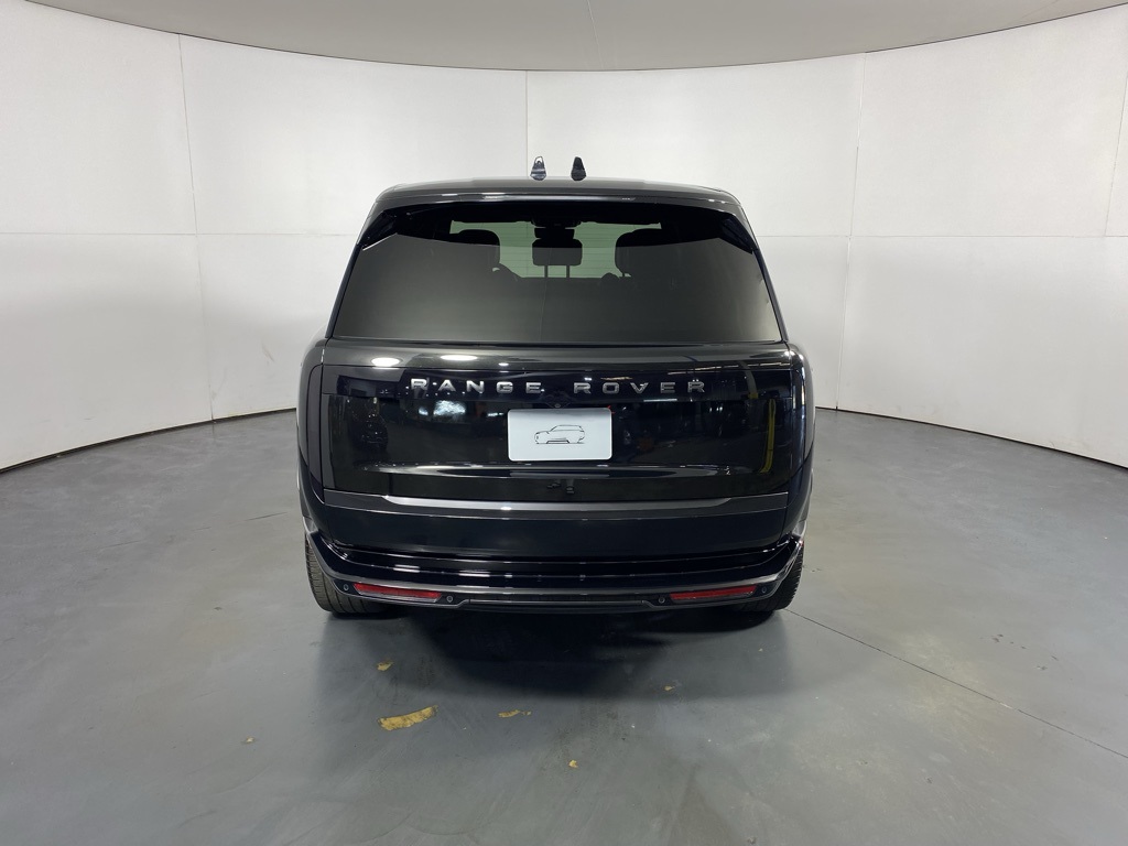 2024 Land Rover Range Rover SE photo 3
