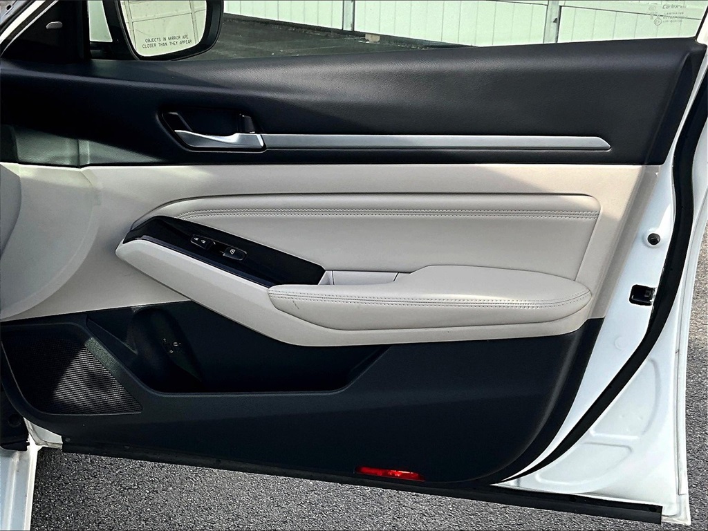 2021 Nissan Altima 2.5 Platinum photo 11