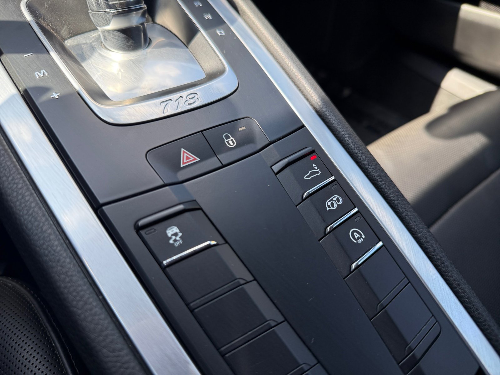 2018 Porsche Cayman Base photo 21