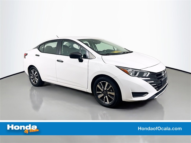2023 Nissan Versa Sedan S's photo