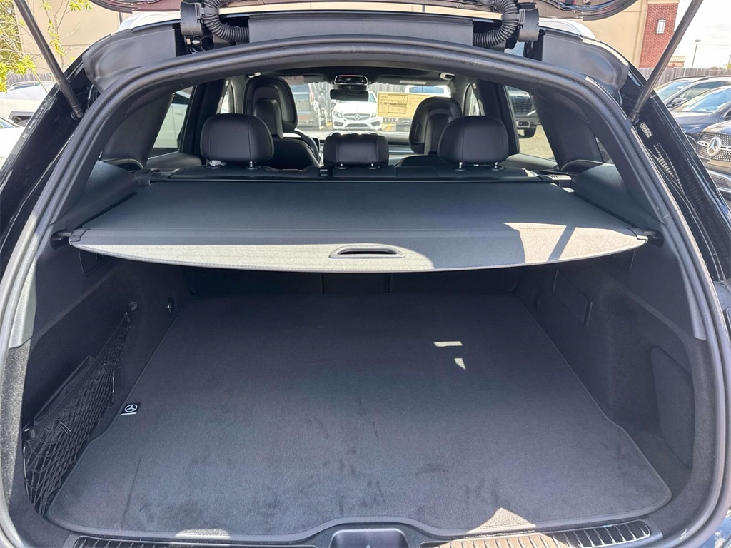2026 Mercedes Benz GLC 300 photo 4