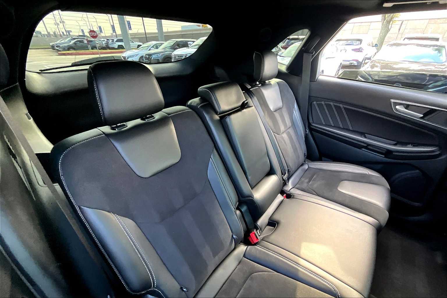 2022 Ford Edge ST photo 17