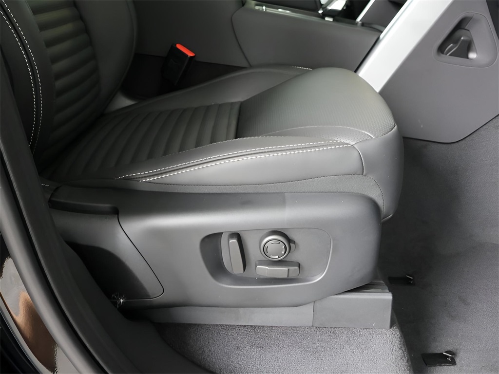 2025 Land Rover Discovery Metropolitan Edition photo 6