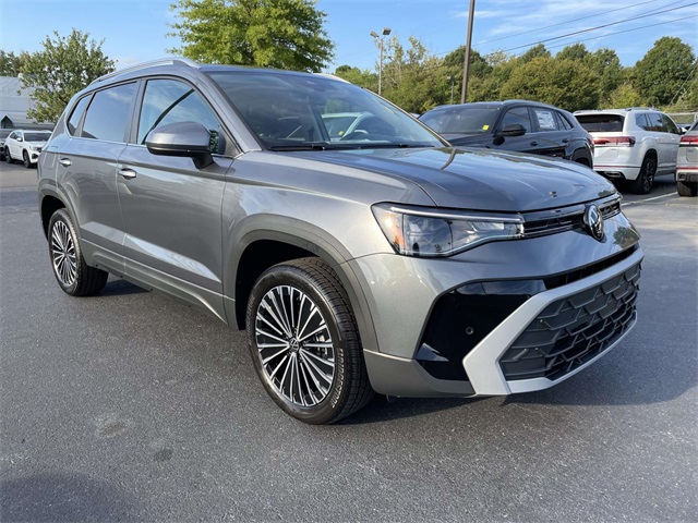 2025 Volkswagen Taos SE photo 2