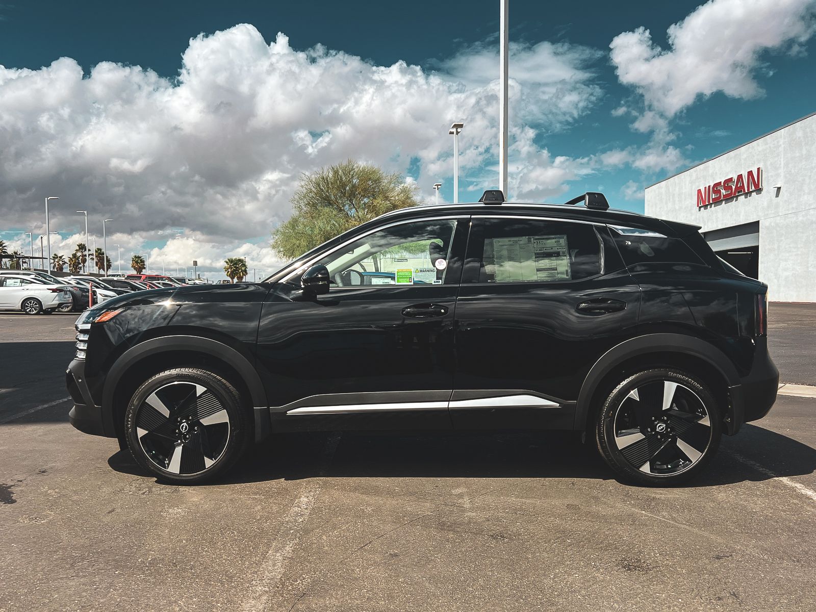 2026 Nissan Kicks SR photo 3