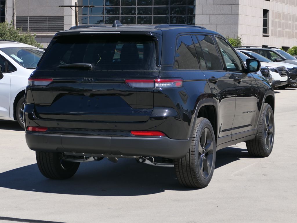 2025 Jeep Grand Cherokee Limited photo 3