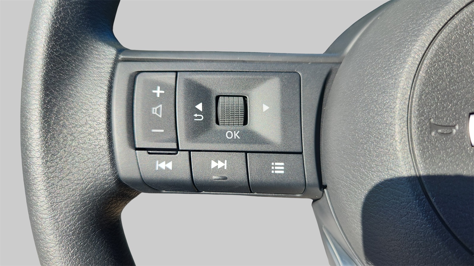 2026 Nissan Kicks SV photo 22