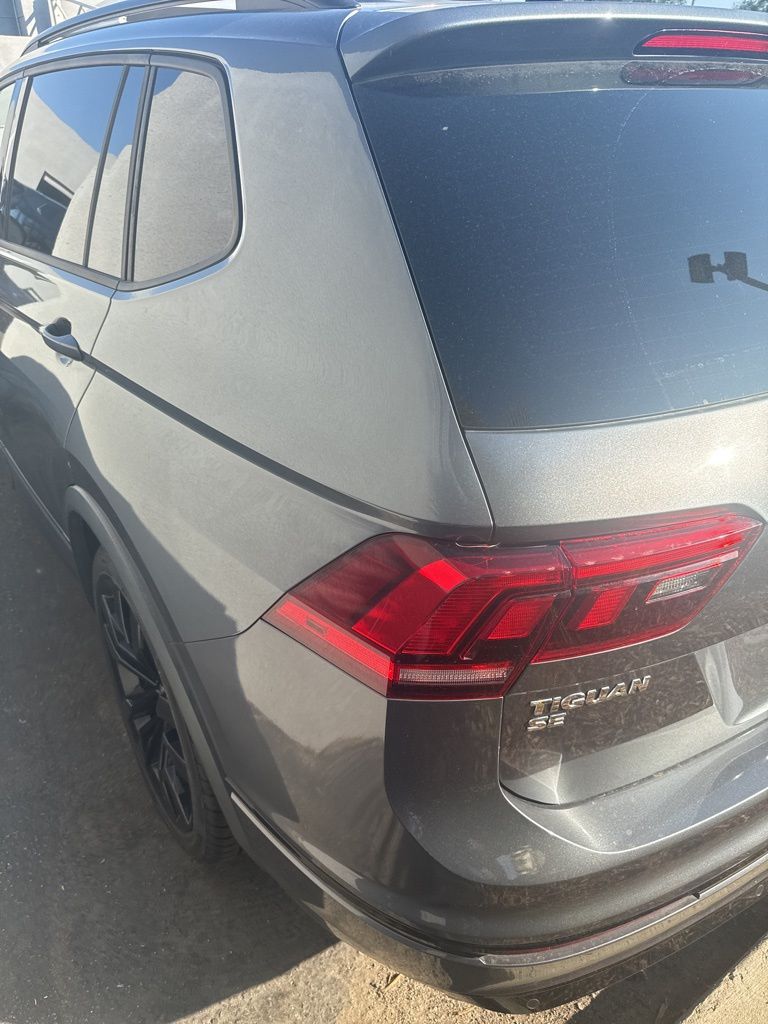 2020 Volkswagen Tiguan SE R-Line Black photo 4