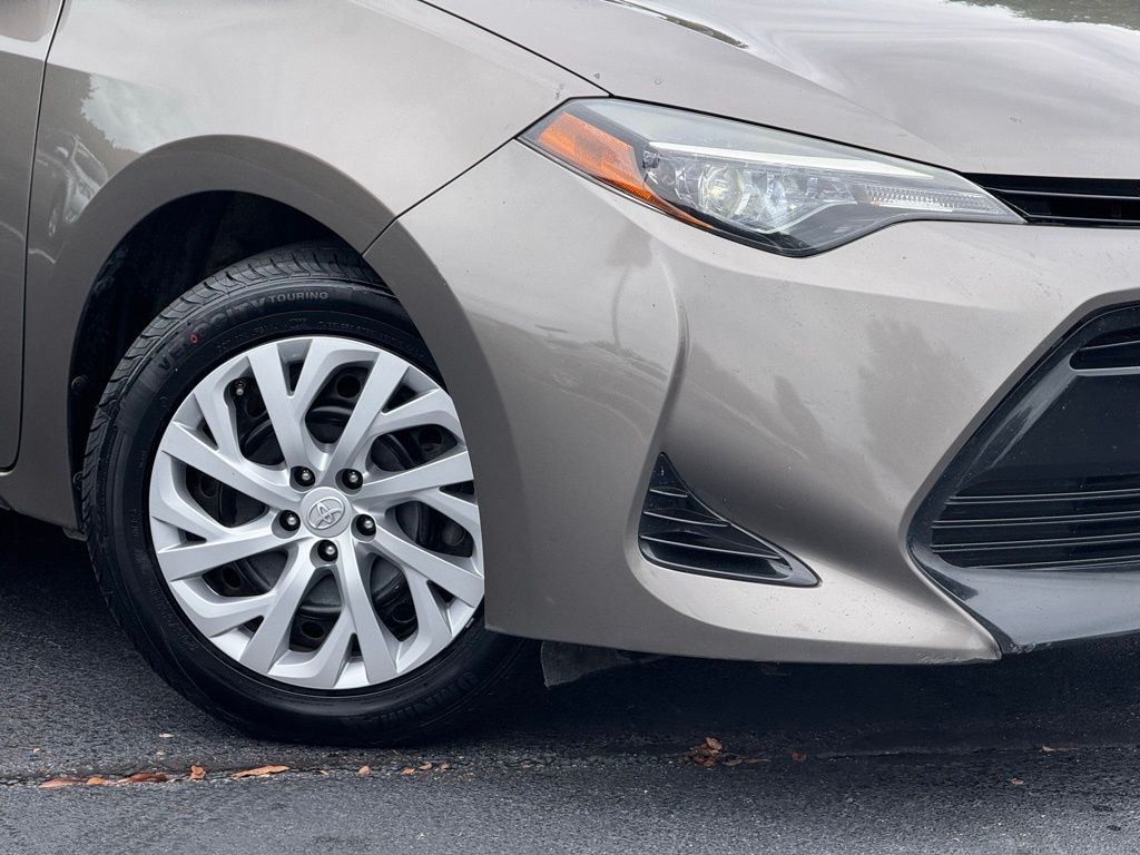 2018 Toyota Corolla LE photo 3