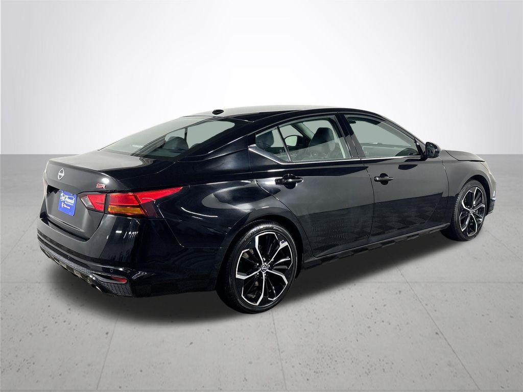 2023 Nissan Altima 2.5 SR photo 6