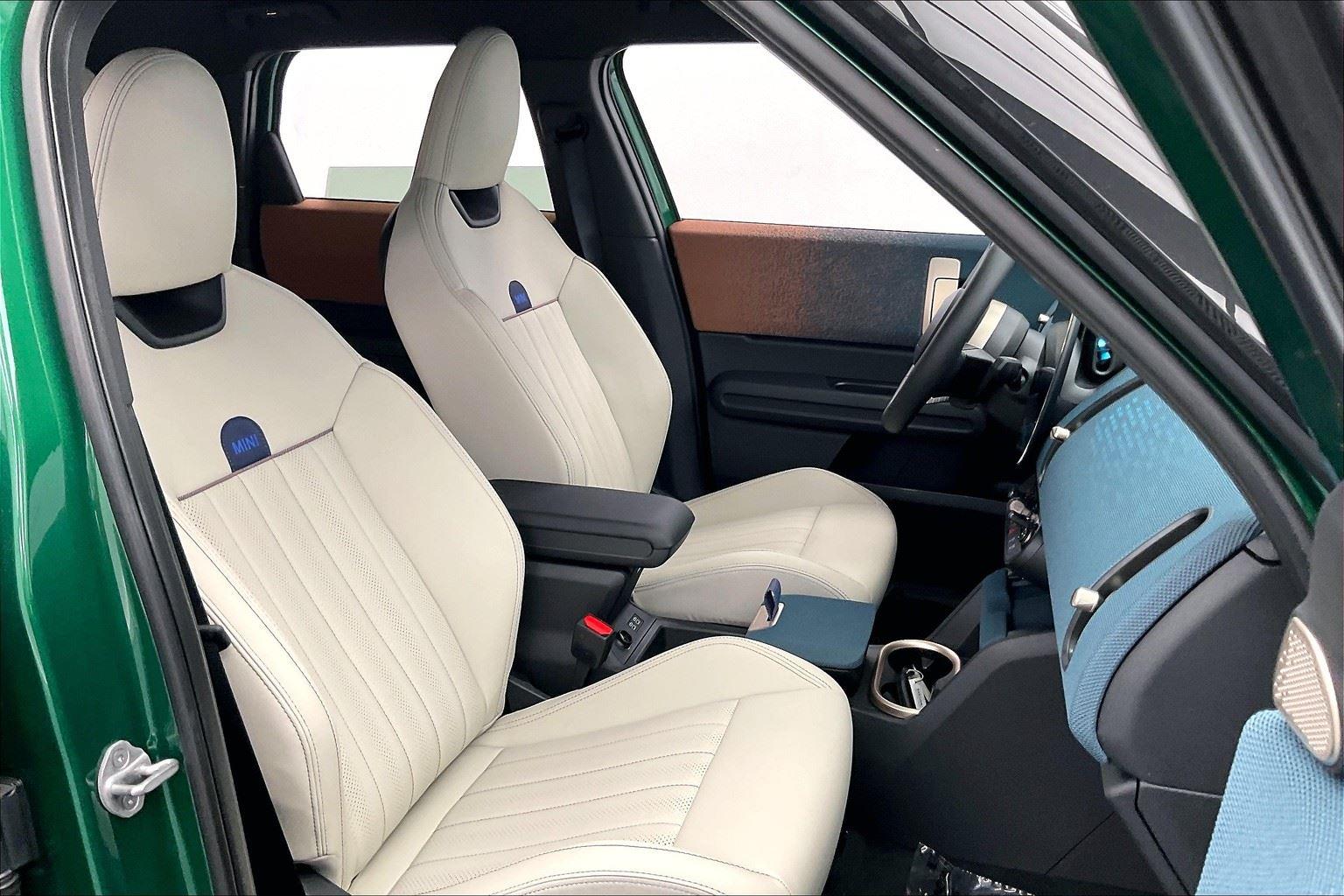2025 Mini Countryman SE ALL4 photo 2