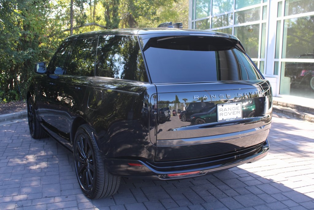 2025 Land Rover Range Rover SE photo 3