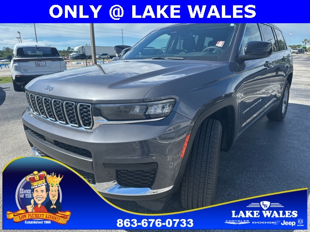 2023 Jeep Grand Cherokee Laredo photo 3