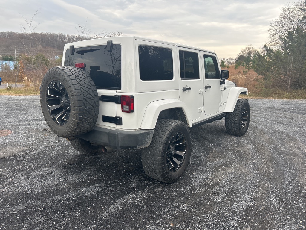 2017 Jeep Wrangler Unlimited Rubicon photo 2
