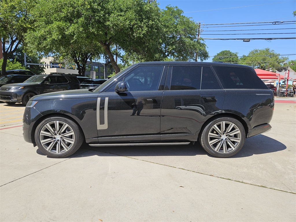 2023 Land Rover Range Rover SE photo 2