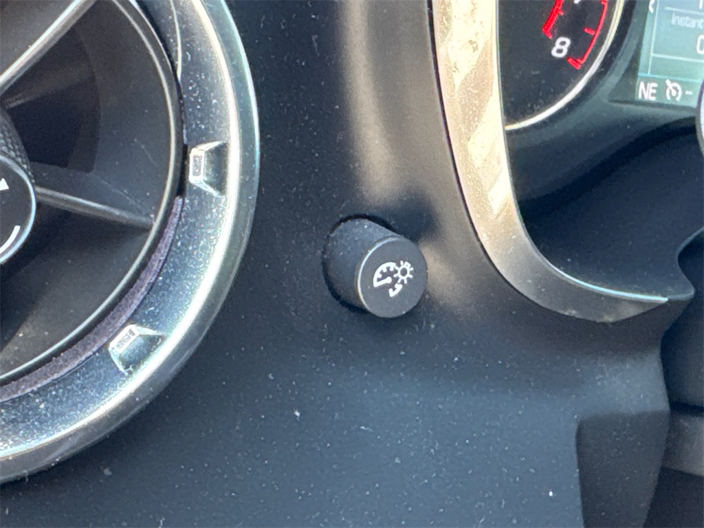2020 Chevrolet Camaro 1LT photo 21