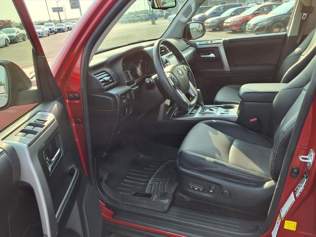 2016 Toyota 4Runner SR5 photo 18
