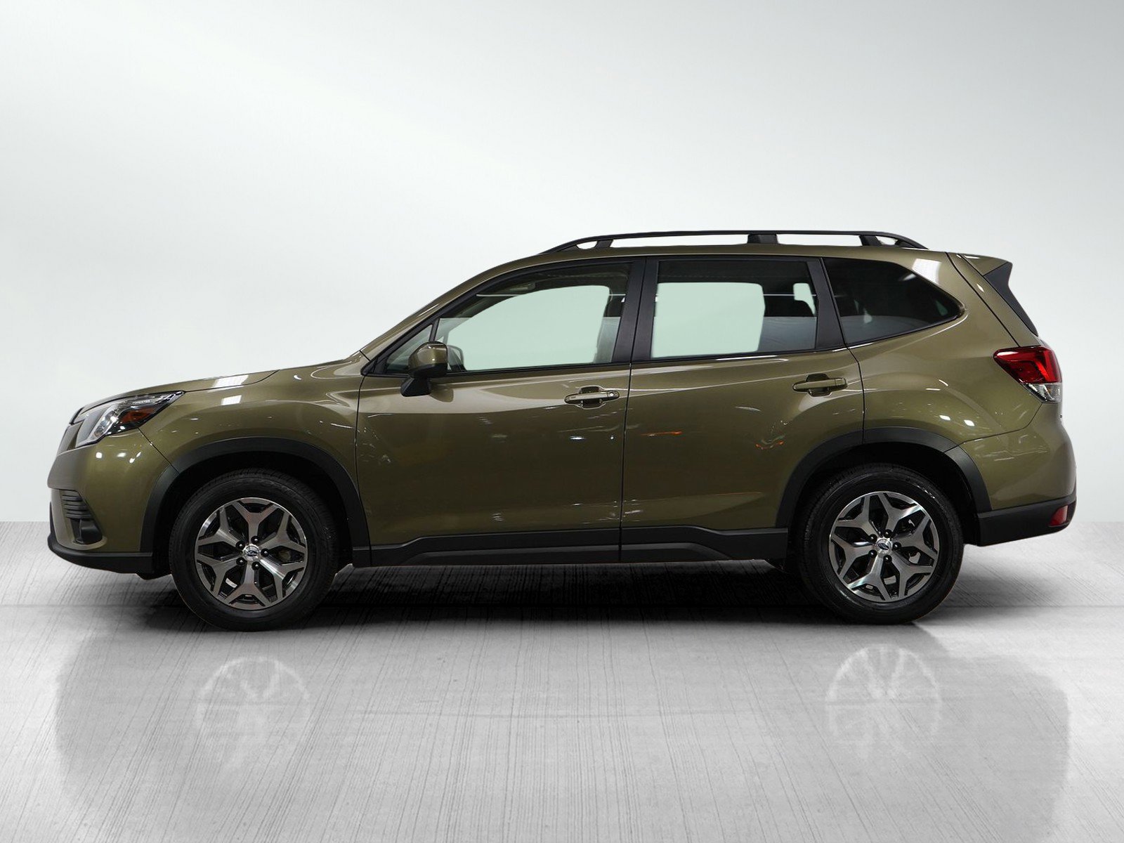 Used 2023 Subaru Forester Premium with VIN JF2SKAEC0PH525746 for sale in Roseville, Minnesota