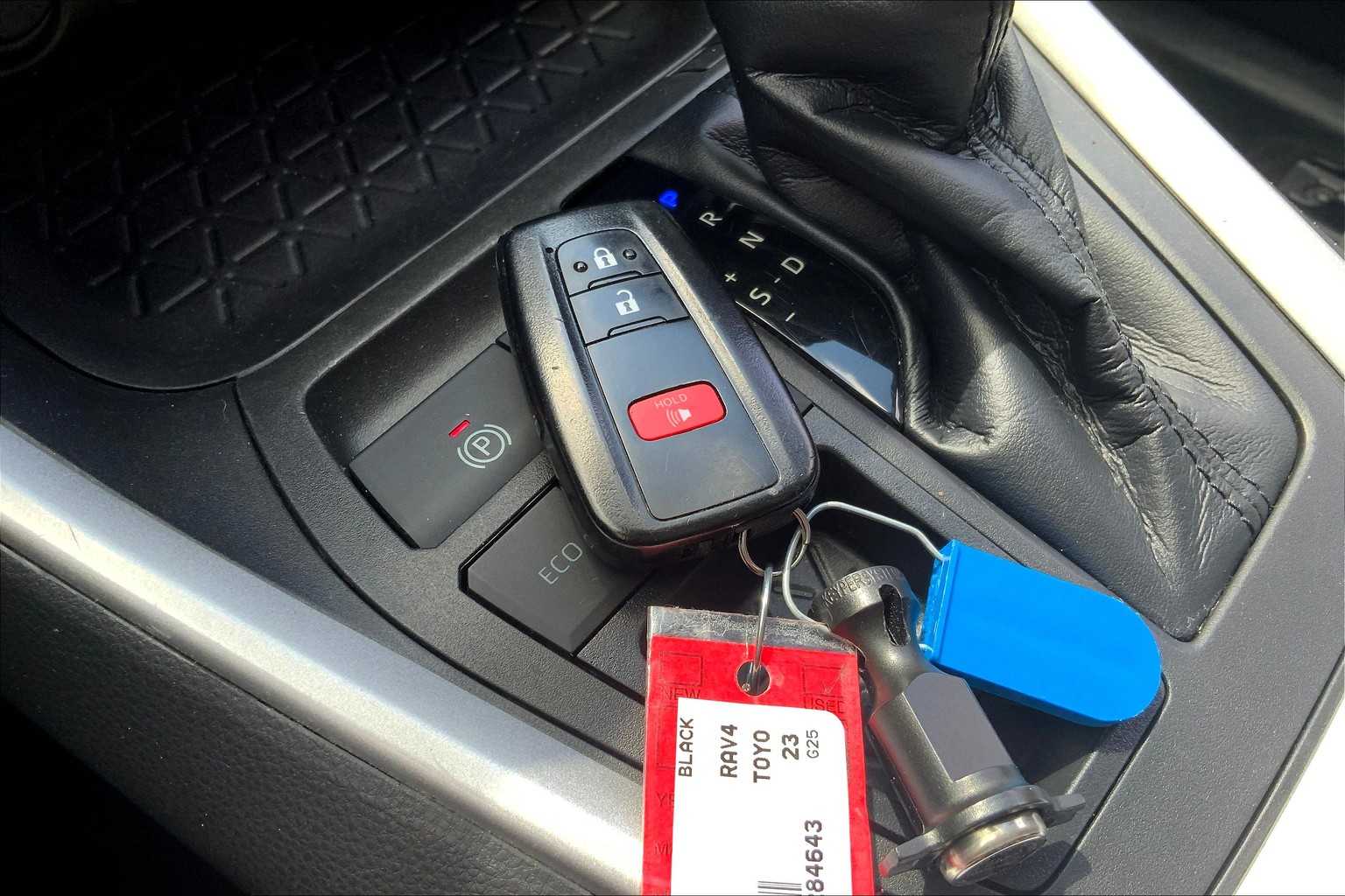 2023 Toyota RAV4 XLE photo 13