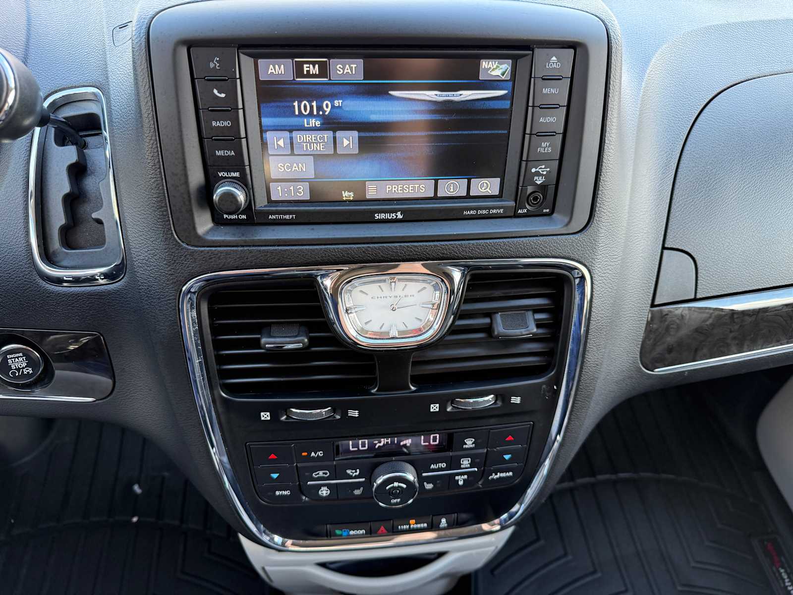 2016 Chrysler Town & Country Touring photo 27
