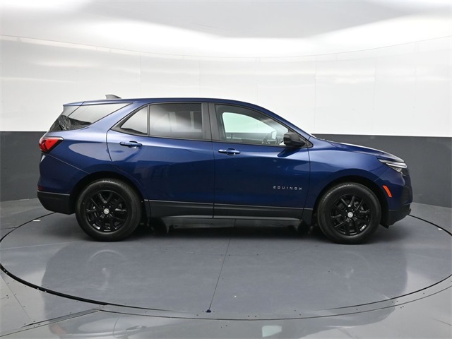 2023 Chevrolet Equinox LS photo 2