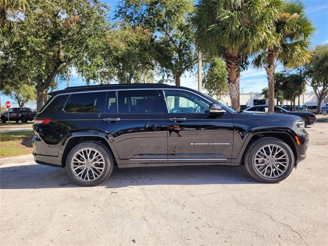 2025 Jeep Grand Cherokee L Summit Reserve photo 5