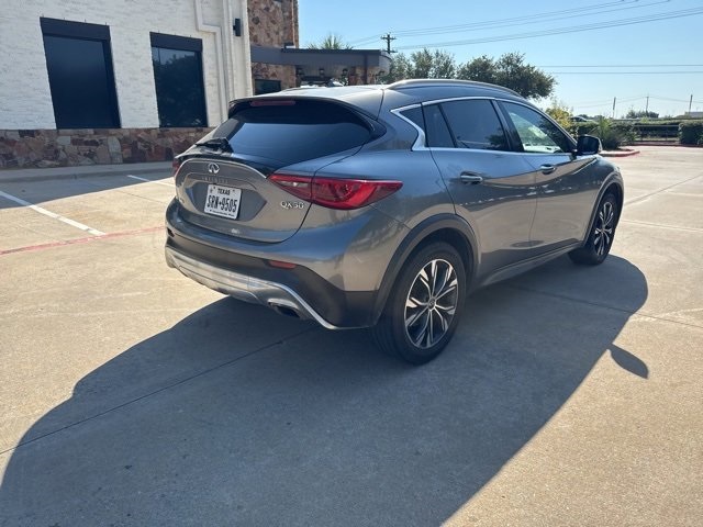 2017 Infiniti QX30 Luxury photo 7