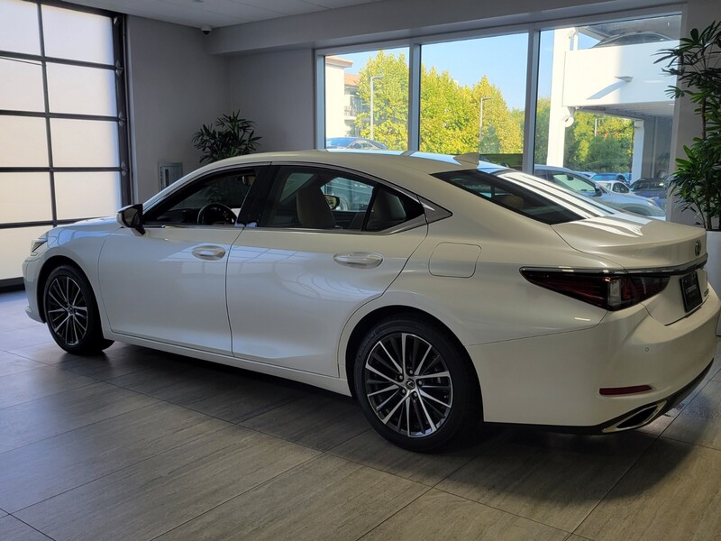 2023 Lexus ES 350 photo 3