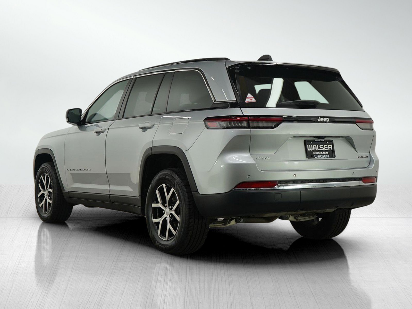 2024 Jeep Grand Cherokee Limited photo 2
