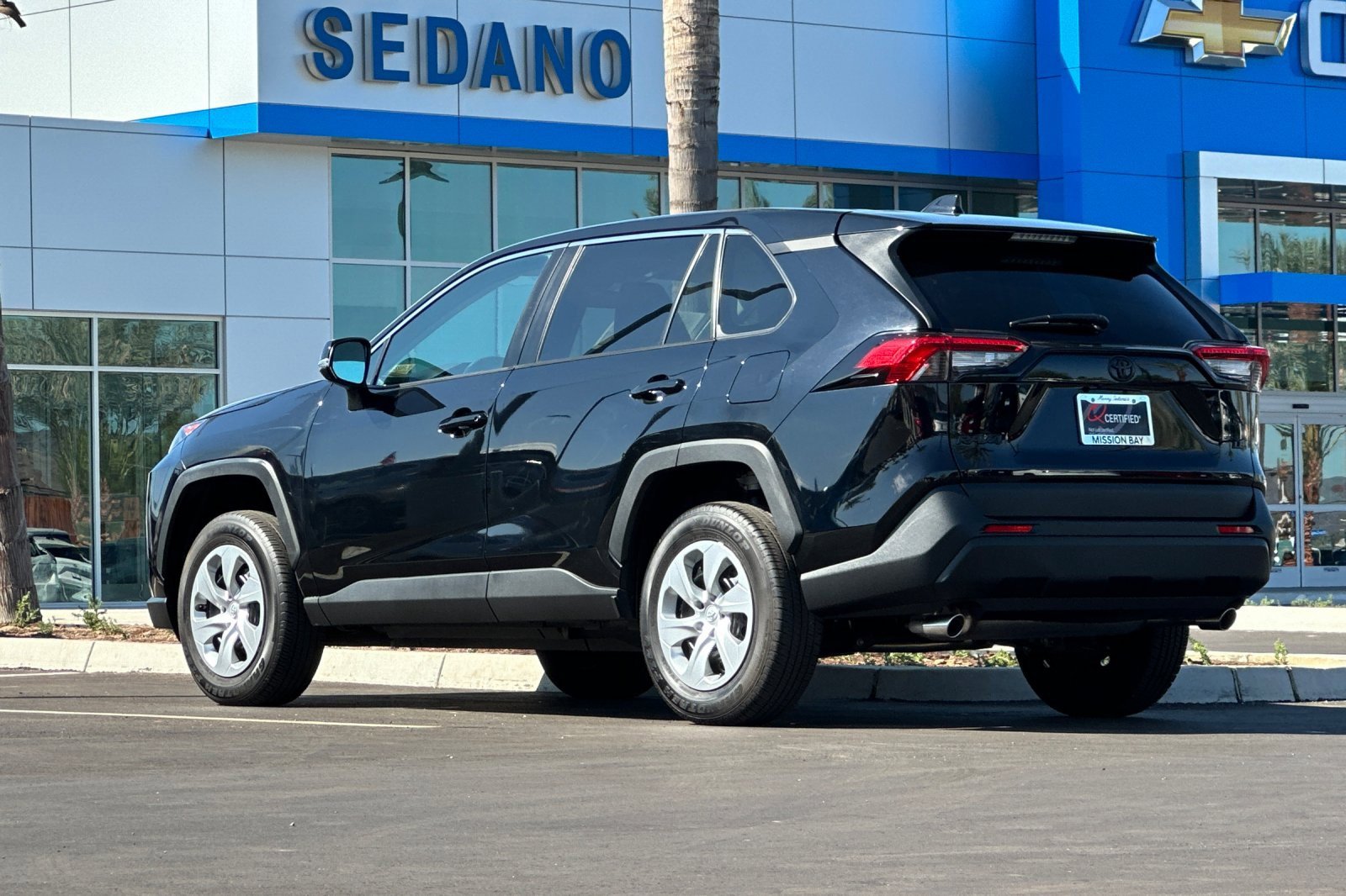 2022 Toyota RAV4 LE photo 4