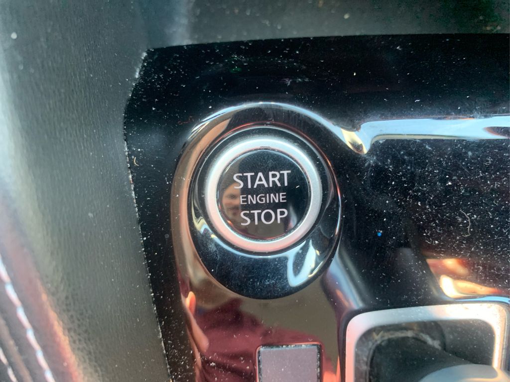 2020 Nissan Kicks SR photo 27