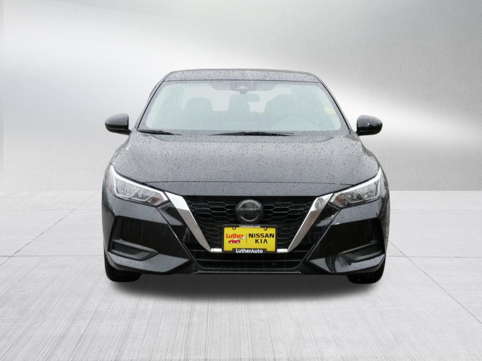 2022 Nissan Sentra SV photo 2