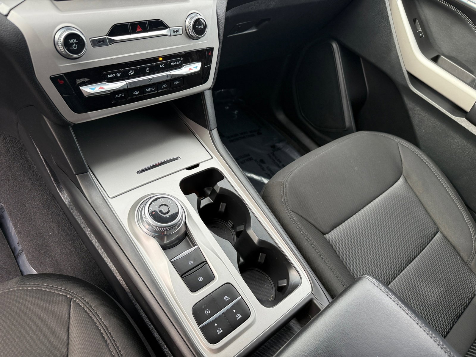 2023 Ford Explorer XLT photo 10