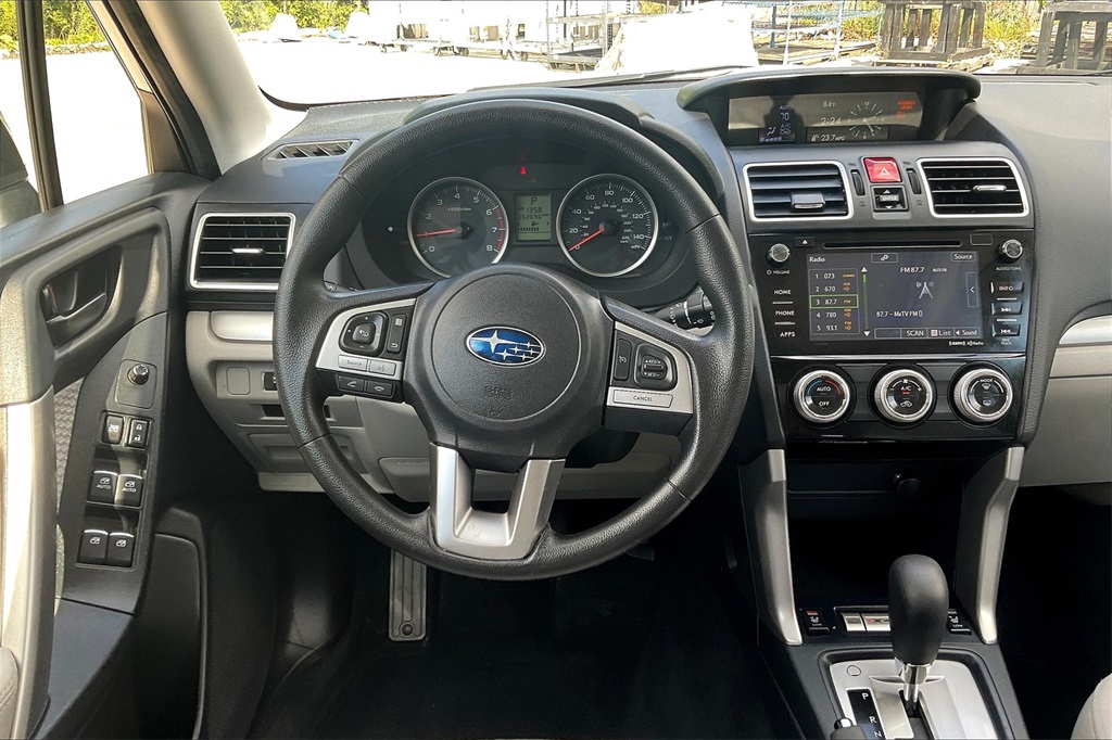 2017 Subaru Forester 2.5i Premium photo 4