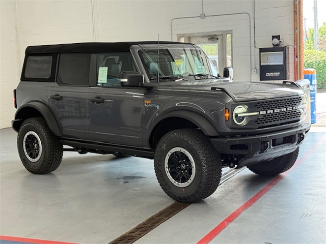 2025 Ford Bronco Badlands photo 2