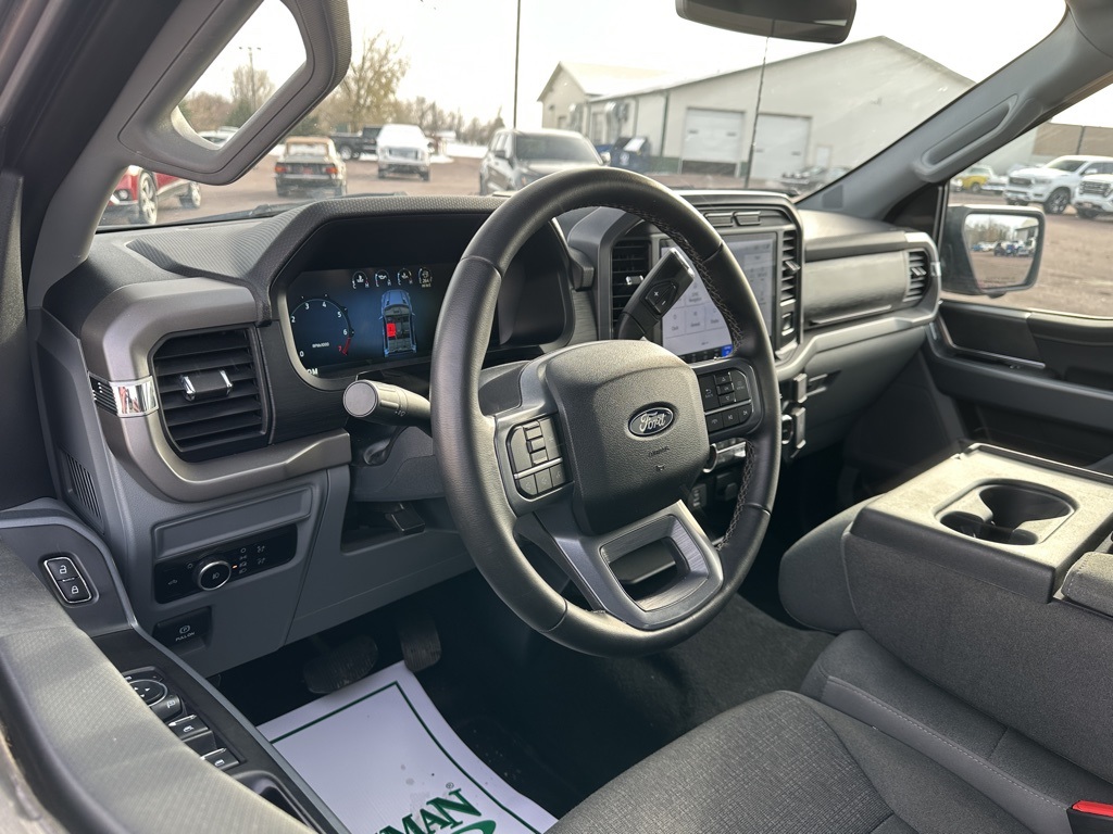 2024 Ford F-150 XLT photo 2