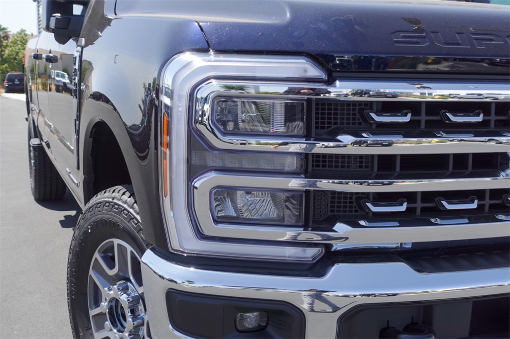 2025 Ford F-250 Lariat photo 3