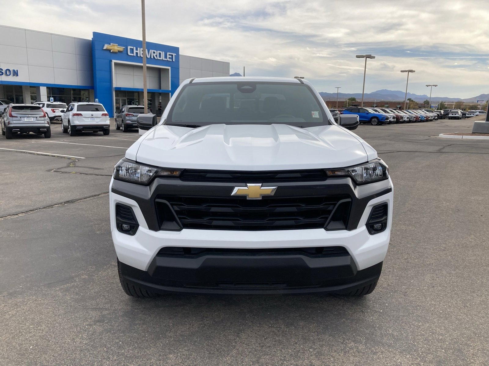 2024 Chevrolet Colorado LT photo 2