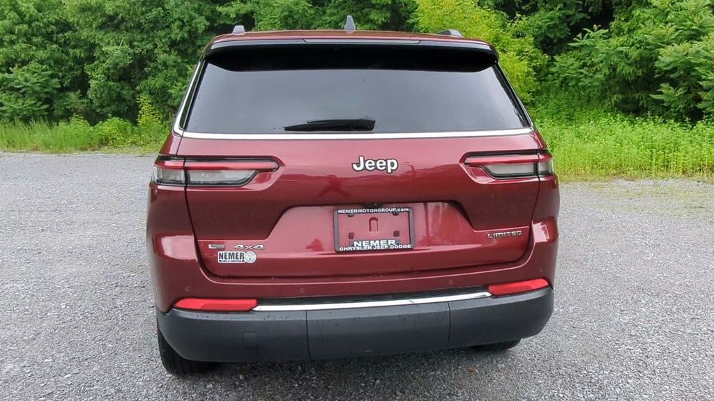 2022 Jeep Grand Cherokee Limited photo 2
