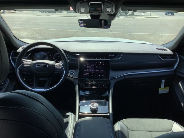 2025 Jeep Grand Cherokee Altitude X photo 4