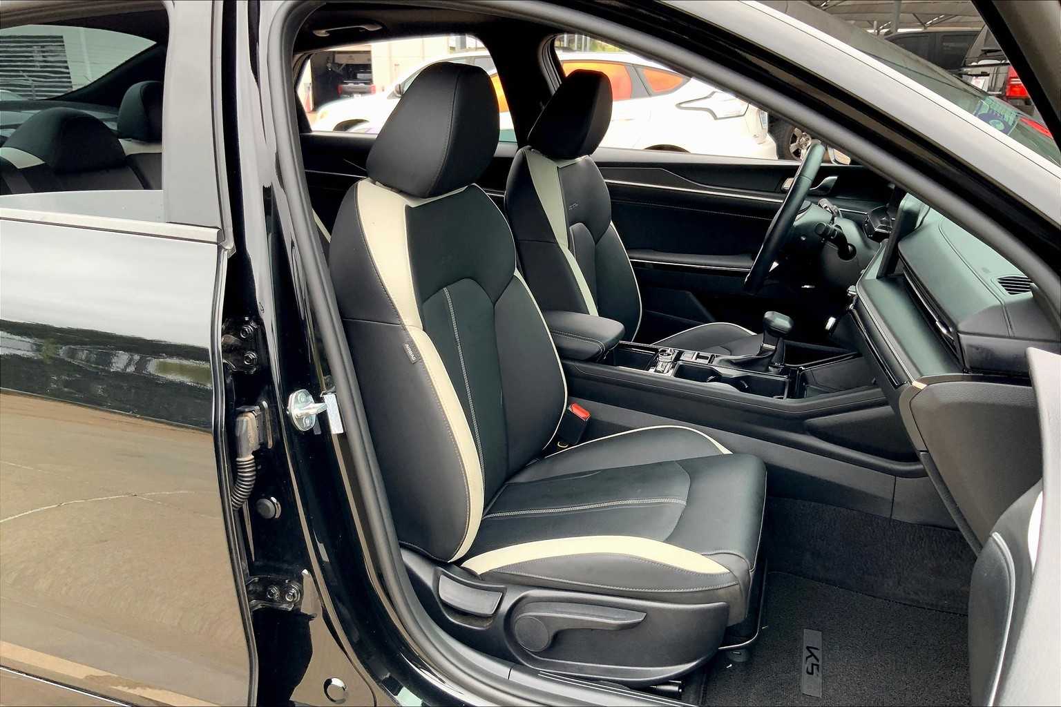 2025 Kia K5 GT-Line photo 8