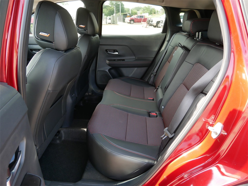 2025 Nissan Kicks SR photo 8