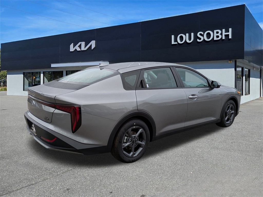 2025 Kia K4 LXS photo 2