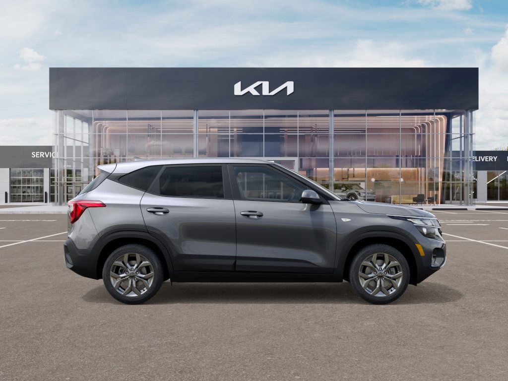 2026 Kia Seltos LX photo 7