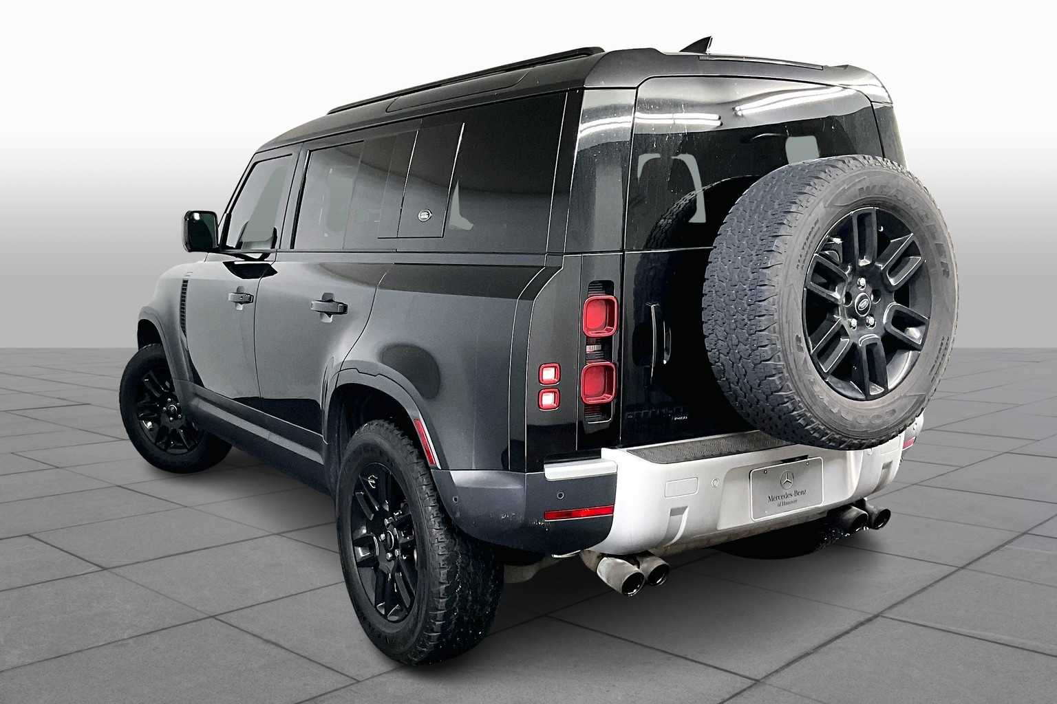 2023 Land Rover Defender SE photo 11