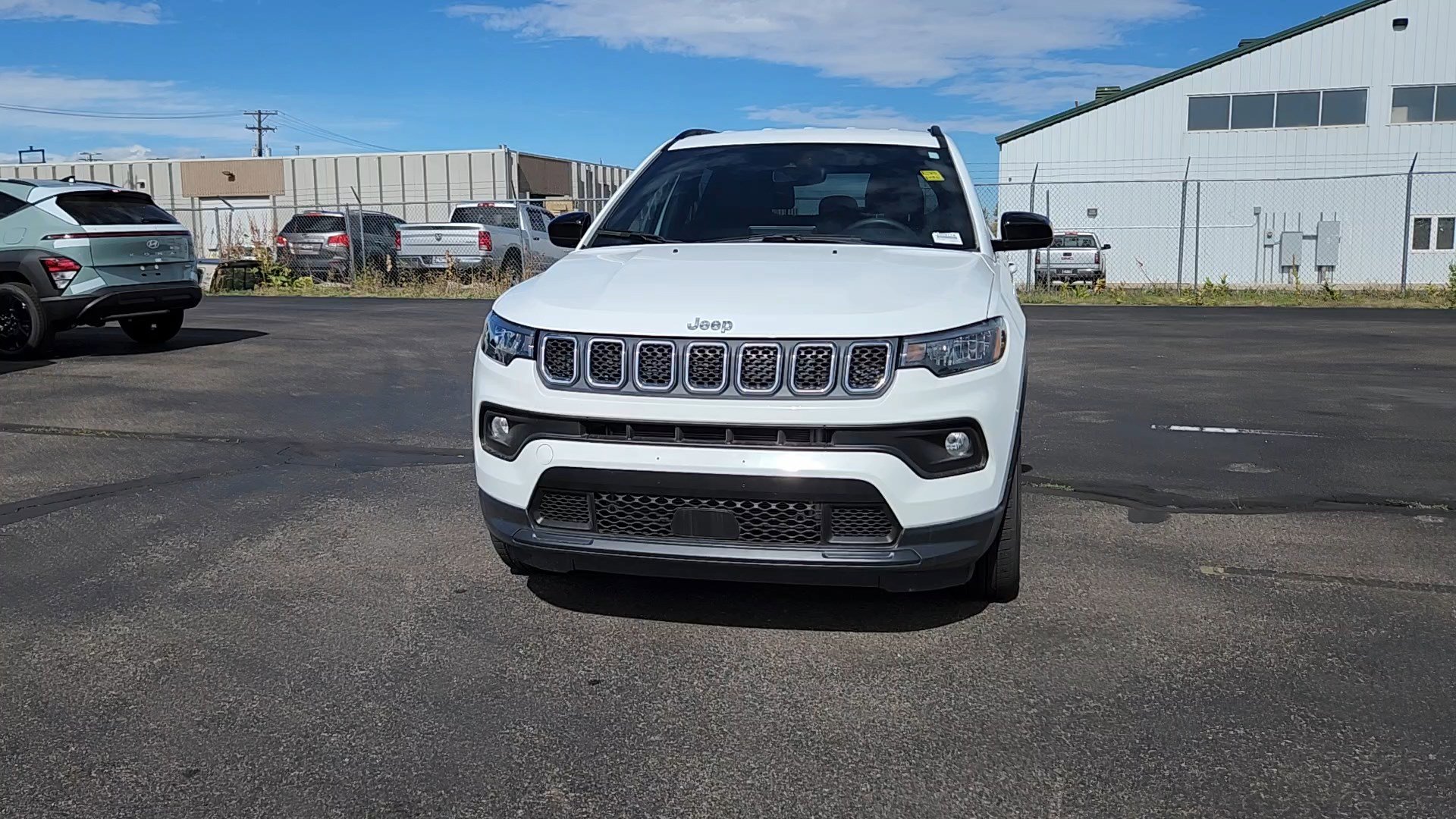 2023 Jeep Compass Latitude photo 3