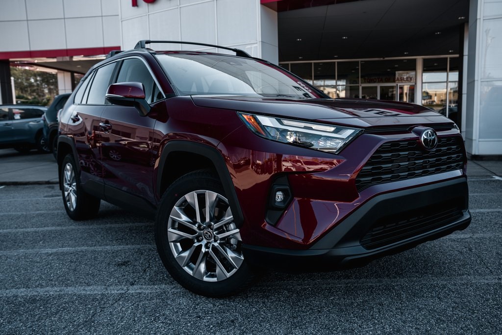 2025 Toyota RAV4 XLE Premium's photo